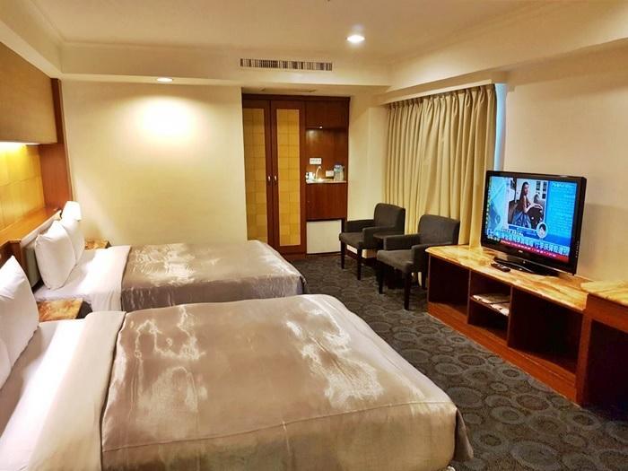 Jing Jing Holiday Hotel Kaohsiung Exterior photo
