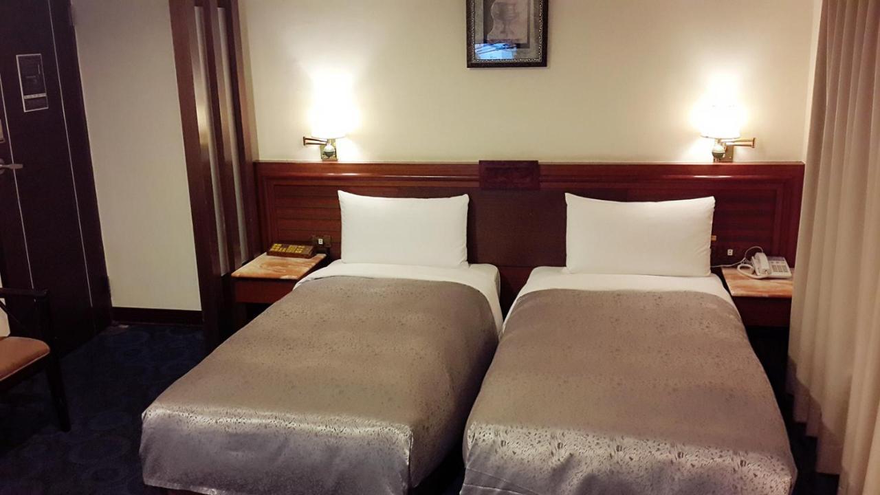 Jing Jing Holiday Hotel Kaohsiung Exterior photo